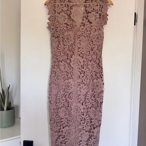 Elegant Lace Sleeveless Dress - Mauve